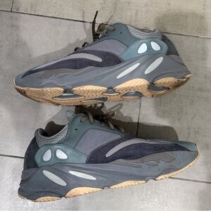 adidas Yeezy Boost 700 sneakers-  Teal Blue